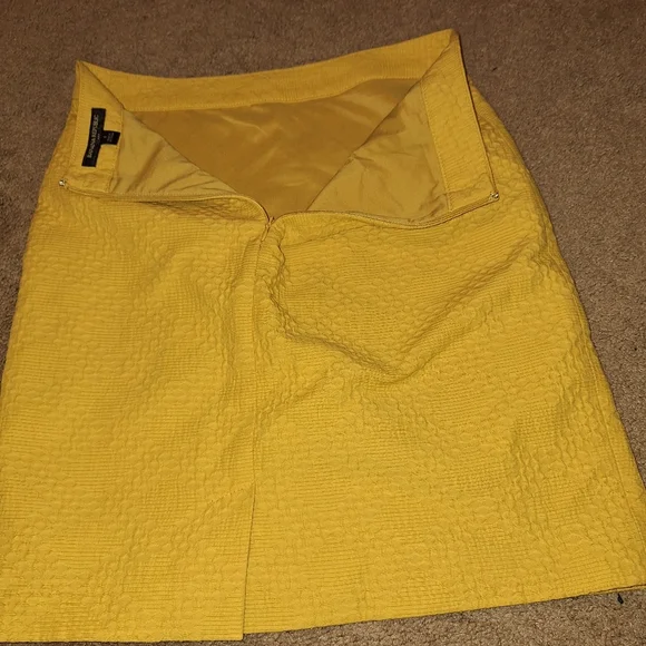 Banana Republic/ yellow midi skirt/ size 4 - Picture 6 of 9